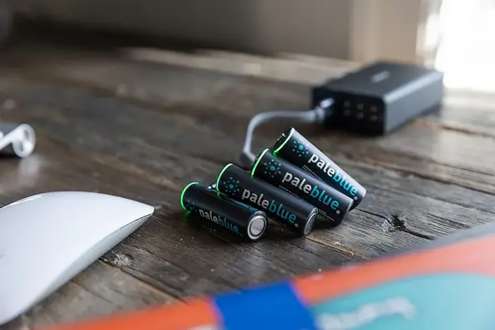 Pale Blue Li-Ion oppladbare AAA-batterier 4-pk